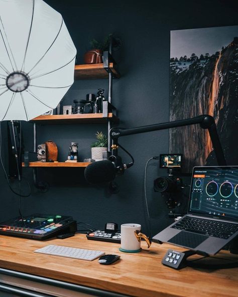 SPACEBOUND SETUPS + TECH on Instagram: “PODCAST ESSENTIALS, DARK BACKGROUND, . What do you think of this setup? Rate it 1-10⭐️⭐️    ��                           Setup by @jaredspink…” Photographer Workspace, Photography Home Office, Home Recording Studio Setup, Recording Studio Setup, Home Studio Ideas, Podcast Studio, Home Studio Setup, Music Studio Room, Home Recording Studio