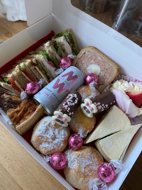 Afternoon tea takeaway box - Mother’s Day Afternoon Tea Graze Box Ideas, Tea Party Box Ideas, Afternoon Tea Boxes Ideas, Cream Tea Box Ideas, Takeaway Afternoon Tea, High Tea Box Ideas, Baking Boxes Gift Packaging Ideas, Afternoon Tea Board, Afternoon Tea Boxes