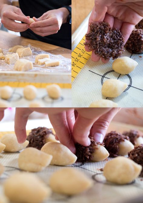 Hedgehog Cookies, Christmas Hope, Chocolate And Coconut, Cookies With Chocolate, Thanksgiving Cakes, Making Cookies, Egg Free Recipes, Healthy Low Carb Recipes, Iced Cookies