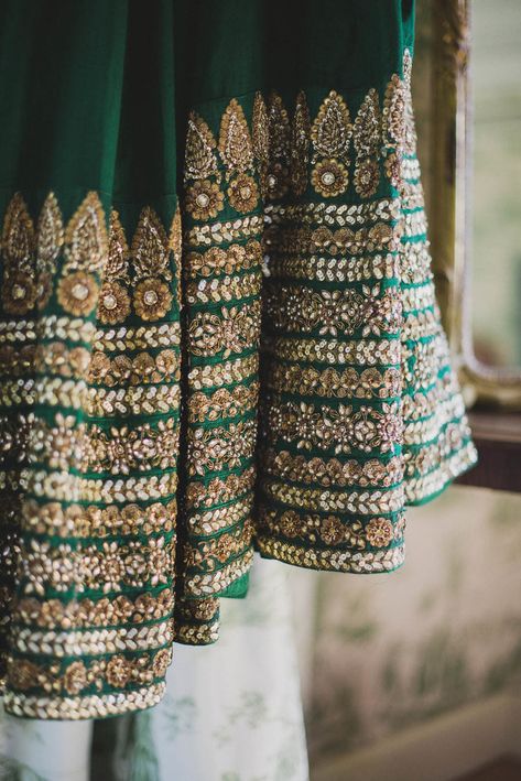 Photography: Pedro Bellido - www.pedrobellido.com Sabyasachi Bridal, Green Lehenga, Salwar Kamiz, Patiala Salwar, Indian Couture, Embroidery Blouse Designs, Lehenga Designs, Indian Attire, Blouse Work Designs