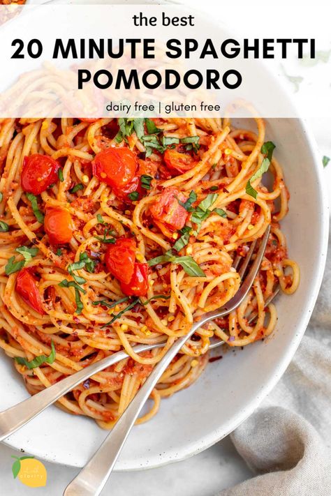 Dairy Free Spaghetti Recipes, Healthy Tomato Pasta Recipes, Pasta With Crushed Tomatoes, Crushed Tomato Pasta, Red Spaghetti Recipes, Tomato Paste Recipe Dinners, Veggie Spaghetti Recipes, Pomadora Sauce, Vegan Spaghetti Recipes