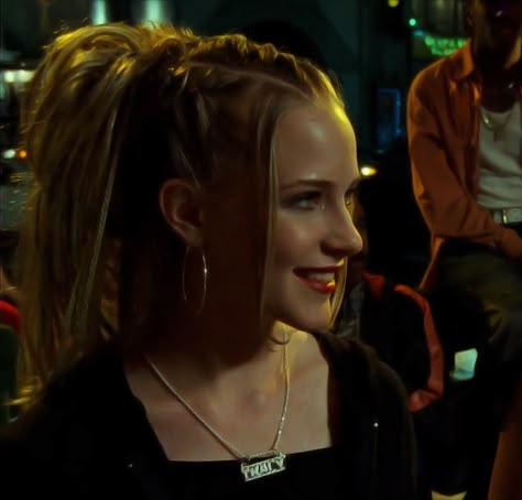 Thirteen Movie Icon, 13 Hairstyles Movie, Tracy Hair Thirteen, Thirteen Movie Hairstyles, Tracy Freeland Hair, Thirteen Hairstyles, Thirteen Hair, 2003 Aesthetic, Thirteen 2003