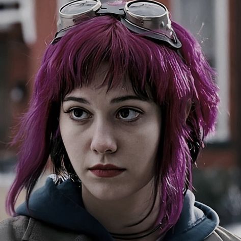 ramona flowers icon Ramona Flowers Purple Hair, Ramona Flowers Movie, Ramona Flowers Haircut, Ramona Flowers Hair, Ramona Flowers Pfp, Scott Vs The World, Ramona Scott Pilgrim, Mary Winstead, Scott Pilgrim Movie