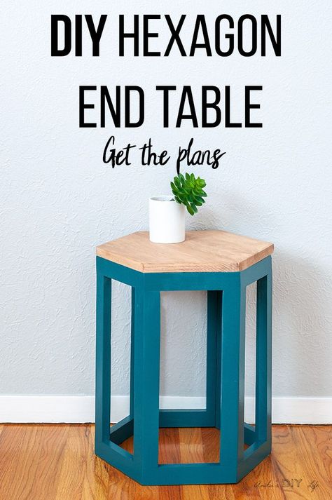 Made from a single board or 1x2 boards, love this easy DIY hexagon End table. This Honeycomb side table is super easy to make! Get the free plan, step by step tutorial and video. #AnikasDIYLife #woodworking Hexagon End Table, Hexagon Table, Diy Organizer, Diy End Tables, Woodworking Books, Diy Holz, Secrets Revealed, Wood Working For Beginners, Woodworking Plans Free