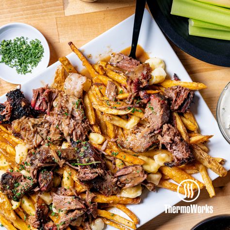 French Fries With Gravy, Brisket Poutine Recipe, Brisket Poutine, Brisket Fries, Poutine Recipes, Poutine Fries, Gravy Fries, Poutine Recipe, Cheesy Fries