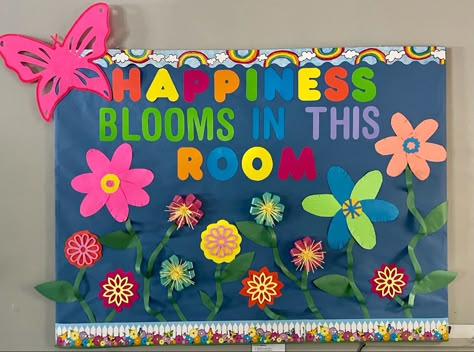 Paper Flower Bulletin Board, Flower Bulletin Board Ideas, Bulletin Board Flowers, Midnight Meadow Classroom, Floral Bulletin Board, First Grade Bulletin Boards, Design For Classroom, Garden Classroom Theme, Flower Bulletin Board