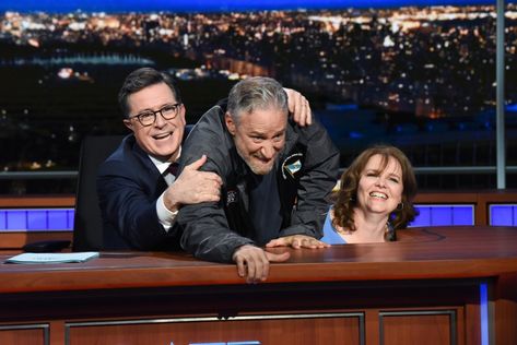 Carol Burnett, Jon Stewart, Stephen Colbert, Golden Globe Award, Good Cause, Vanity Fair, Entertainment News, Talk Show, Hollywood