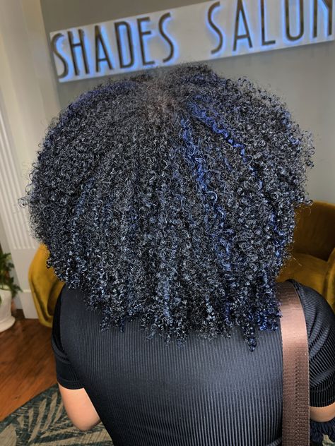 On @_jesbreathe (ig) by @delilahbeauty (ig) natural hair. Black and blue. Blue Black 4c Hair, Midnight Blue Natural Hair Black Women, Blue Black Natural Hair, 4c Hair Color Ideas Highlights, Navy Blue Natural Hair Black Women, Blue Black Curly Hair Natural, Dark Blue Highlights Curly Hair, Blue 4c Hair, Blue Highlights Curly Hair