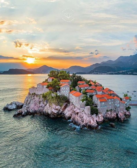 Montenegro Beach, Budva Montenegro, Las Vegas Attractions, Montenegro Travel, Sailing Cruises, Serbia And Montenegro, Voyage Europe, Amazing Travel Destinations, Boat Rental