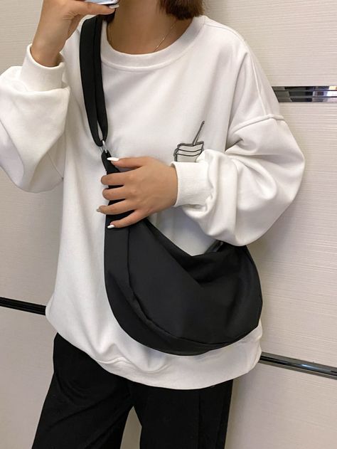 Cross Bags Outfit, Aesthetic Side Bag, Cross Bag Outfit, Black Sling Bag Outfit, Body Bag Outfit, Chic Nylon Crossbody Bag, Casual Black Nylon Bag, Trendy Black Nylon Shoulder Bag, Casual Nylon Crossbody Shoulder Bag