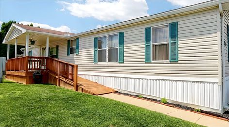 8 Ideas Mobile Home Porch with Ramps Mobile Home Ramp Ideas, Mobile Home Deck With Ramp, Ramp Porch, Mobile Home Patio Ideas, Manufactured Home Porch Ideas, Front Porch Mobile Home, Mobile Home Patio, Porch With Ramp, Mobile Home Porches