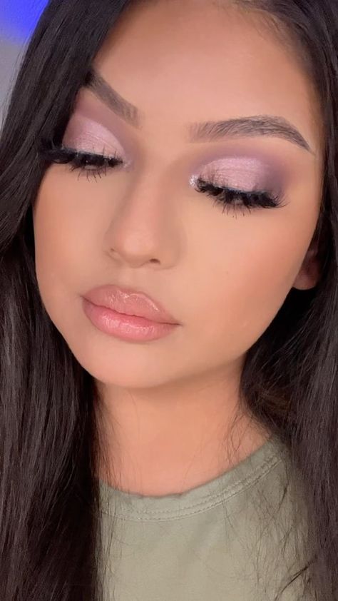 Purple cut crease 💜 #colourpop #eyeshadowtutorial #makeuptutorial #beginnermakeuptutorial | G.torres_makeup Light Purple Eye Makeup, Light Purple Makeup Looks, Lilac Makeup Look, Purple Cut Crease, Quince Makeup, Purple Makeup Looks, Purple Eye Makeup, Cut Crease Makeup, Purple Makeup