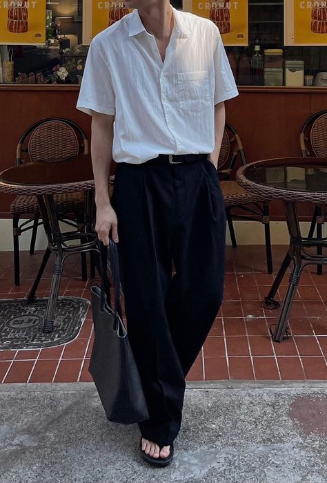 Japan Summer Outfits Men, Japanese Fashion Male, Japan Men Fashion, Uniqlo Outfit, Asian Male Model, Asian Men Fashion, Aesthetic Outfits Men, Street Style Outfits Men, Mens Casual Dress Outfits