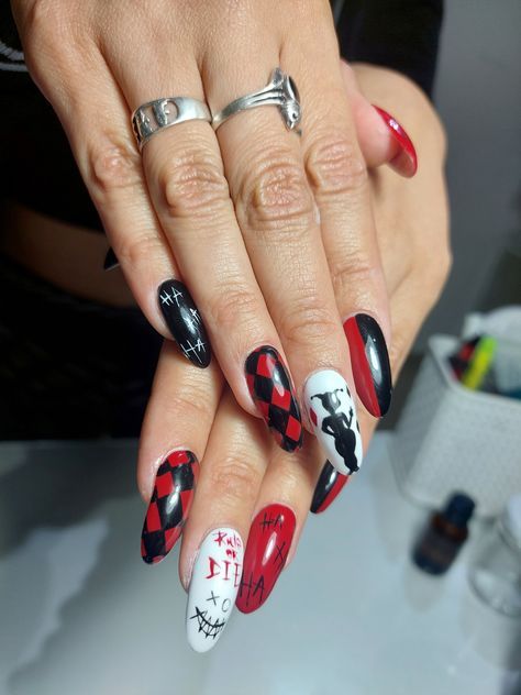 #trendy nails #elegant nails #october nails #spooky nails #autumn nails Joker Nail Ideas, Harley Quinn Nail Ideas, Harley Quinn Inspired Nails, Joker And Harley Quinn Nails, Harley Quinn Nails Acrylic, Harley Quinn Nails Designs, Harlequin Nails, Harley Quinn Nail Art, Joker Nails Designs