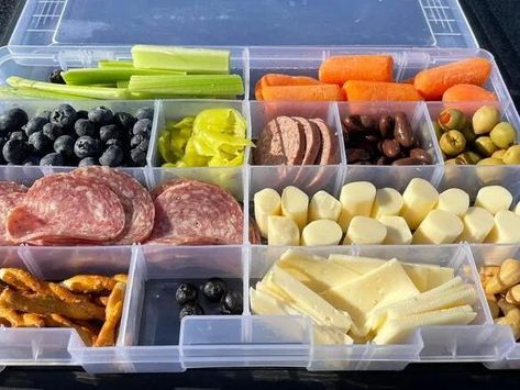 How To Fill Your Snackle Box To Ensure It's TSA-Approved - NewsBreak Tsa Approved Snacks, Juicy Fruit Gum, After Aesthetic, Vegetarian Substitutes, Snackle Box, Aesthetic Airport, Outback Steakhouse, Salmon Seasoning, Instant Ramen