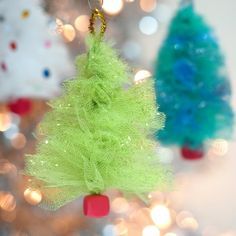 Tulle Christmas Trees, Tulle Crafts, Clear Christmas Ornaments, Diy Tulle, Brush Trees, Mini Bottle, A White Christmas, Christmas Tree Crafts, Cool Christmas Trees