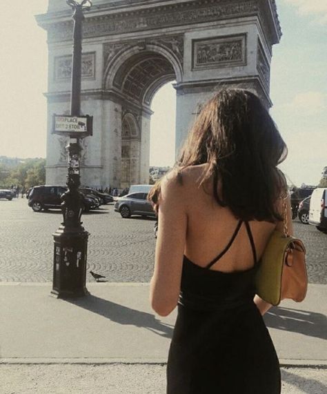 French Romance, French Girl Aesthetic, 9 Lives, Paris Dream, Paris Girl, Parisian Life, Paris Aesthetic, Corporate Outfits, Living In Paris