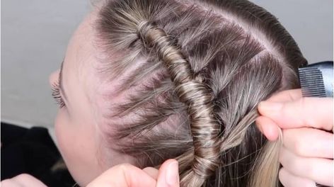 The Pipe Braid Is Taking Over Coachella, and We Love It - HelloGiggles Pipe Braid Tutorial, Pipe Braid, Braid Step By Step, Box Braids Pictures, Feed Ins, Second Day Hairstyles, French Twist Hair, Viking Hair, Dye Hair