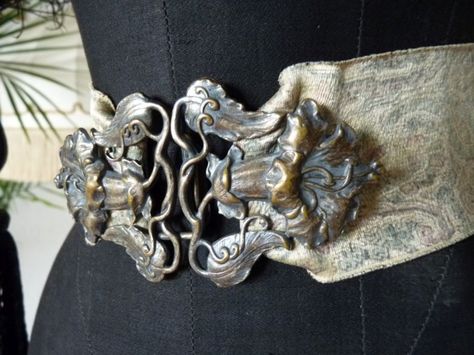 Amazing Brass Antique Art Nouveau Belt Buckle and Belt, ca. 1908 Edwardian Belt, Edwardian Era Dress, Antique Belt Buckle, Era Dresses, Hip Belts, Antique Dresses, Historical Dress, 1900s Fashion, Historic Fashion