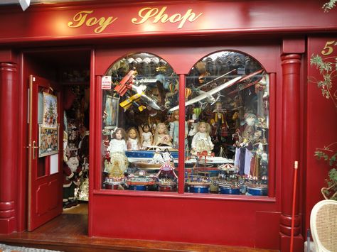 vintage toy shop Toy Store Design, Christmas Toy Shop, Store Window Display, Store Window Displays, Traditional Toys, Store Window, Dollhouse Toys, Toy Shop, Dollhouse Accessories