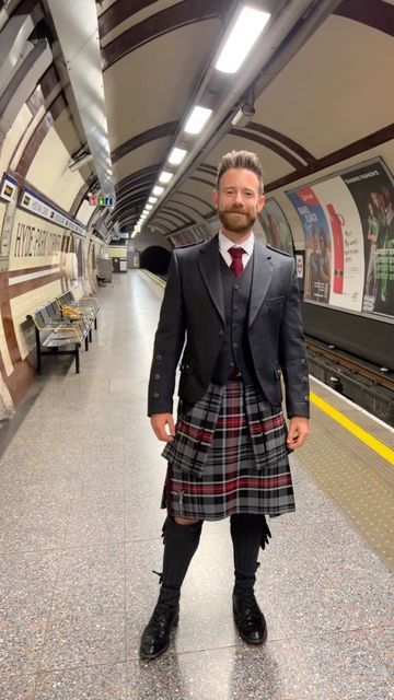 Men’s Kilt Outfit, Kilt Fashion, Men Aesthetics, Tall Boyfriend, Guys In Skirts, Men Wearing Skirts, 2 December, Kilt Outfits, Rockstar Aesthetic