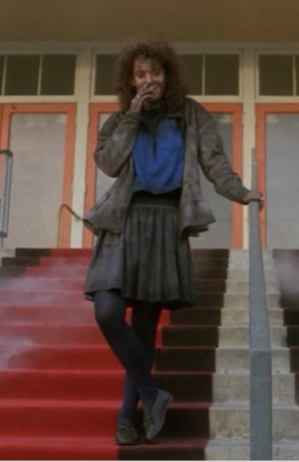 Veronica Sawyer Movie Outfits, 2022 Movie Costumes, 80s Icons Women Costumes, 80s Horror Costumes, Veronica Heathers Costume, Veronica Sawyer Halloween Costume, 80s Horror Aesthetic Outfit, Brown Hair Movie Characters, Veronica Sawyer Movie