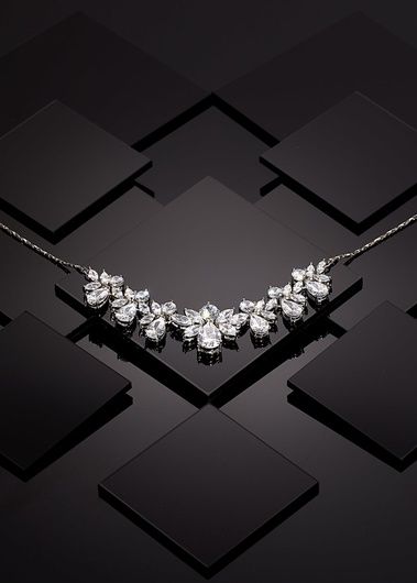 Jewelry Diamonds, Diamond Necklace Photography Ideas, Luxury Diamond Backdrop Necklace, Diamond Jewellery Aesthetic Photography, Diamond Necklace Photoshoot, Jewelry Poster, Jewelry Photography Dark Background, Diamond Jewellery Photography, Mop Jewelry