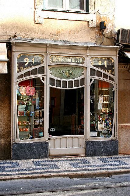 1920's Dress, Plan Garage, Interior Vintage, Art Nouveau Architecture, Shop Fronts, Shop Front, Design Exterior, Cafe Shop, Store Front