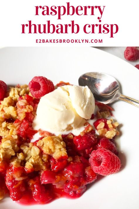 Raspberry Rhubarb Crisp - double the oats, add a bit more sugar to the filling. Easy Easter Cookies, Best Rhubarb Recipes, Raspberry Crisp, Sweet Potato Crisps, Easy Baked Apples, Ginger Chocolate, Raspberry Rhubarb, Easy Apple Crisp Recipe, Rhubarb Desserts