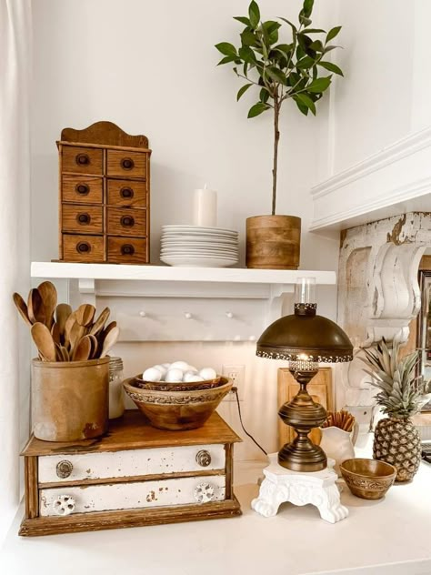 Vintage Reselling, Gilded Vintage, Vintage Decorating Ideas, Thrift Decor, Cottagecore Kitchen, Thrifted Decor, Vintage Decorating, Kitchen Mood Board, Kitchen Counter Decor