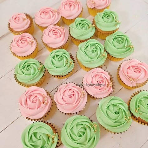 Pink And Green Cupcakes, Baby Party Themes, Green Cupcakes, Cap Cake, White Cupcakes, Green Baby Shower, Butterfly Baby Shower, Cupcake Designs, Gender Reveal Cake