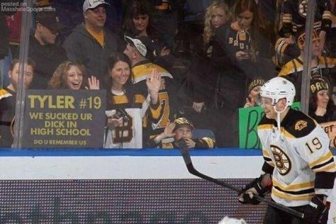 Hockey Signs, Tyler Seguin, Hockey Humor, Sports Signs, Fan Signs, Hockey Player, Best Fan, Hockey Fans, Boston Bruins