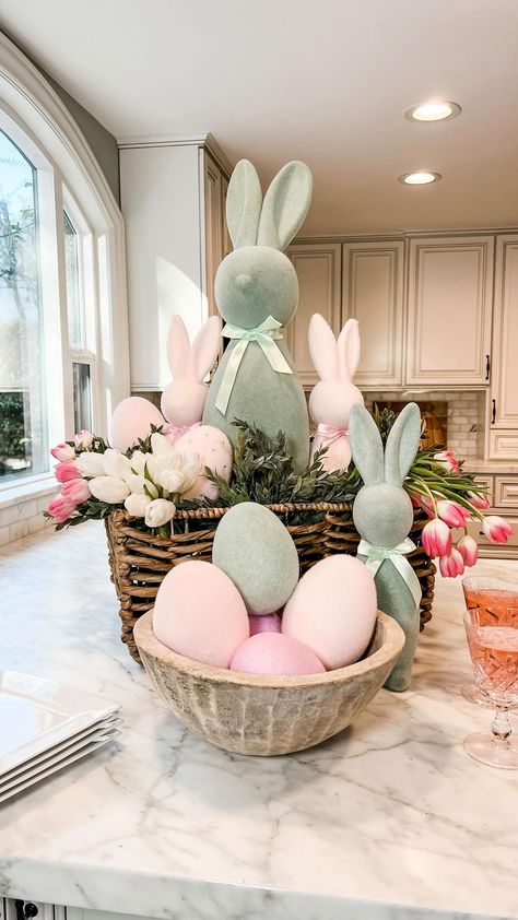 Did you secure the bunnies? Be honest…Did you really want them or was it fomo? 👀🤣 Here’s a little inspo for an elegant way to style these… | Instagram Easter Brunch Kids, Modern Easter Decor, Easter Inspiration Decor, Luxury Easter, Creative Easter Baskets, Easter Inspiration, Ideas For Easter, Easter Decorations Vintage, Bunny Decor