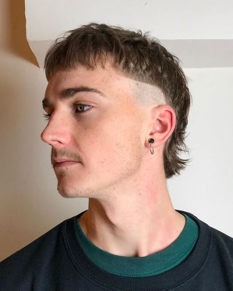 Coiffeurstory✂️Gabby & Yannick auf Instagram: „THE MULLET TRANSFORMATION ✂️ for @yungjoas swipe for the before!!!…“ Burst Fade Short Hair, Burst Fade Mullet, Modern Mullet Haircut, Fade Mullet, Mullet Haircuts, Mullet Fade, Shaved Hairstyles, High Fade Haircut, Short Mullet