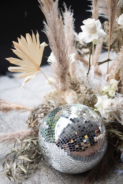 Gypsophila Disco Ball, Greenery And Disco Balls, Disco Ball And Flower Wedding, Disco Ball Wedding Decor Greenery, Disco Ball Flower Installation, Hmong Wedding, Round Table Centerpieces, Bohemian Wedding Jewelry, Retro Wedding Dresses