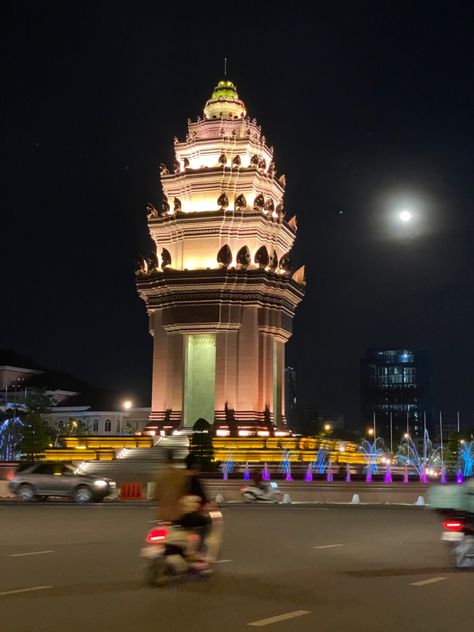 Phnom Penh City At Night, Cambodia Aesthetic, Cities Aesthetic, Cambodia Phnom Penh, Cambodia Culture, Phnom Penh City, Cambodia Beaches, Travel Cambodia, 2024 Board