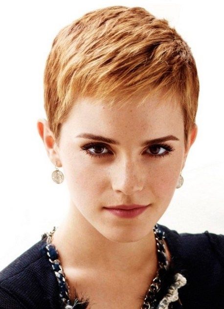 23 Emma Watson Hairstyles-Emma Watson Hair Pictures - Pretty Designs Emma Watson Pixie, Emma Watson Short Hair, Emma Watson Hair, Popular Short Hairstyles, Tousled Hair, Short Hair Pixie Cuts, Short Pixie Haircuts, Short Pixie Cut, Short Hair Styles Pixie