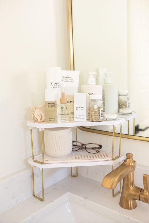 Dorm Bathroom Organization, College Apartment Bathroom, College Bathroom, Teresa Caruso, Dorm Bathroom, Small Bathroom Organization, Shower Organization, Aesthetic Bathroom, College Room