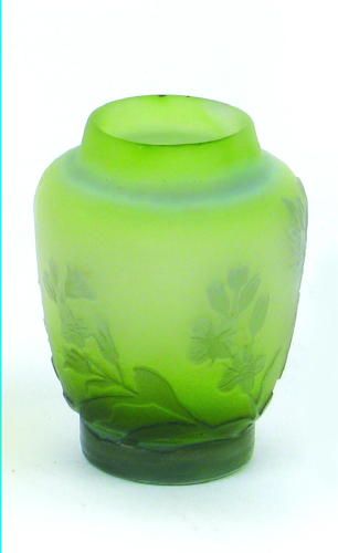 Gallé cameo vase Art Nouveau Artists, Loden Green, Emile Galle, Crystal Vases, Kiln Formed Glass, French Art Nouveau, Sandblasted Glass, Elegant Vases, Glass Bottles Art