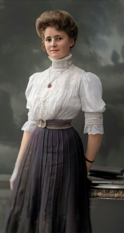 1900’s Fashion, Edwardian Woman, Edwardian Gowns, 1900 Fashion, Victorian Era Fashion, Edwardian Dress, Feminine Blouses, Century Clothing, Victorian Clothing