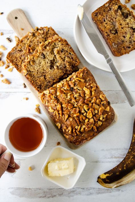 If you’ve tried Starbucks’ banana bread before and absolutely loved it, now you can make it from home with this Starbucks Banana Bread recipe. Banana Bread Recipe Starbucks, Starbucks Banana Bread Recipe, Banana Bread Starbucks, Starbucks Banana, Starbucks Banana Bread, Vegan Banana Bread Recipe, Banana Buttermilk, Copycat Starbucks, Vegan Banana Bread