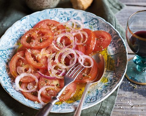 Argentina Salad Recipes, Simple Salad Recipes, Argentinian Bbq, Argentina Recipes, Tomato And Onion Salad, Argentina Food, Argentinian Food, Bbq Salads, Foodie Friday