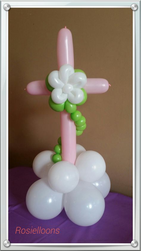 Rosielloons Cross Centerpieces, Balloon Bouquet Centerpiece, Balloon Baby Shower Centerpieces, Balloon Lanterns, Deco Ballon, Communion Decorations, Photo Balloons, Balloon Crafts, Balloon Arrangements