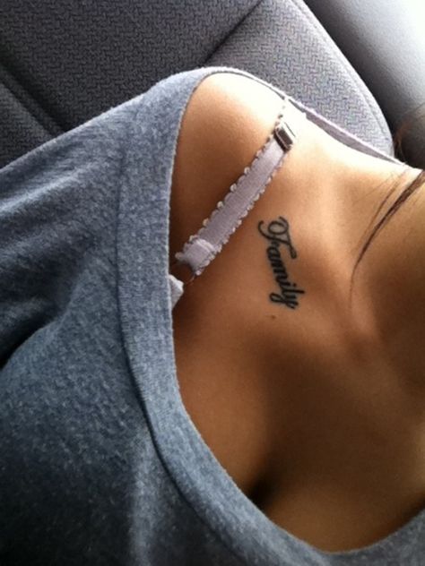 Family name tattoo idea on collar bone Love this so simple & could have DOB below Collar Bone Tattoos, Bone Tattoo, Tattoo Trend, Bone Tattoos, Collar Bone Tattoo, Collar Bone, Tattoo Feminina, Music Tattoos, Best Tattoo Designs