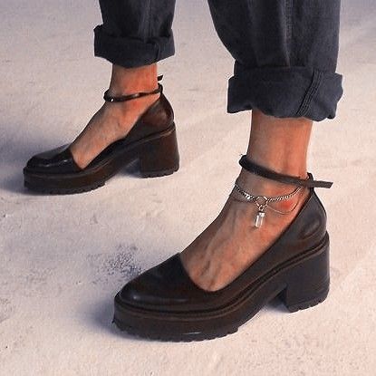 Anklet Accessories, 90s Heels, Rachel Greene, Green Loafers, Grunge Outfits 90s, Rachel Green Style, 90s Shoes, Chunky Pumps, Heels Chunky