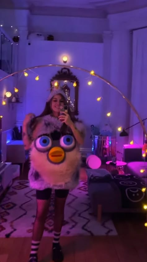 Diy Furby Costume, Furby Halloween Costume, Furby Costum, Easy Creative Halloween Costumes, Halloween Constumes, Best Group Halloween Costumes, Fun Costumes, Big Talk, Halloween 2022