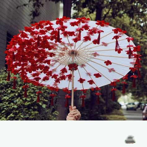 Chinese Umbrella Decor, Rose Umbrella, Fringe Umbrella, Japanese Parasol, Flower Umbrella, Beaded Ribbon, Umbrella Decorations, Cute Umbrellas, Japanese Umbrella