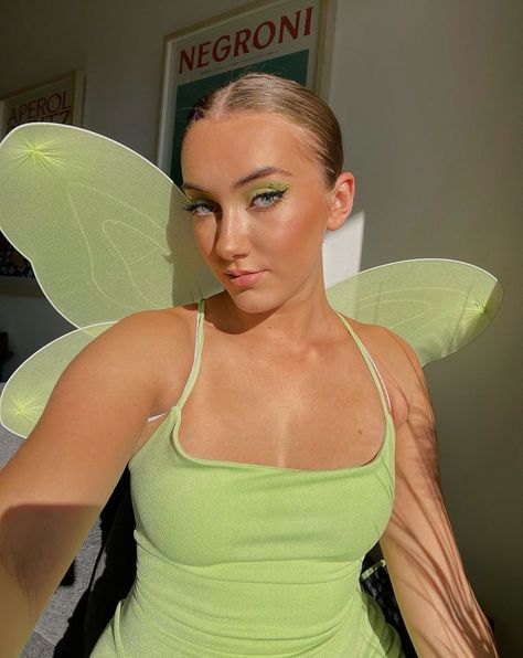 Tinkerbell Costume Makeup, Tinkerbell Makeup Halloween, Tinkerbell Diy Costume, Tinkerbell Makeup Ideas, Tinkerbell Hairstyle, Tinkerbell Fancy Dress, Rapunzel Makeup, Tinkerbell Hair, Tinkerbell Makeup