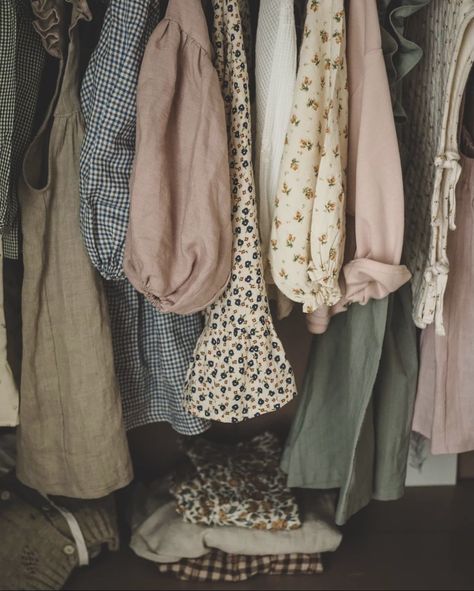 Slow Living Clothes, Southern Feminine Aesthetic, Homesteading Outfits Women, Homesteading Aesthetic Outfit, Homemaker Aesthetic Outfits, Slow Living Outfit, Homestead Style Clothing, Nothing Fits But Dress, Vintage Cottagecore Aesthetic Outfits