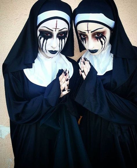 Nun Halloween Costume, Nun Halloween, Halloweenský Makeup, Nun Costume, Spooky Halloween Costumes, Clever Halloween Costumes, Horror Makeup, Unique Halloween Costumes, Scary Halloween Costumes